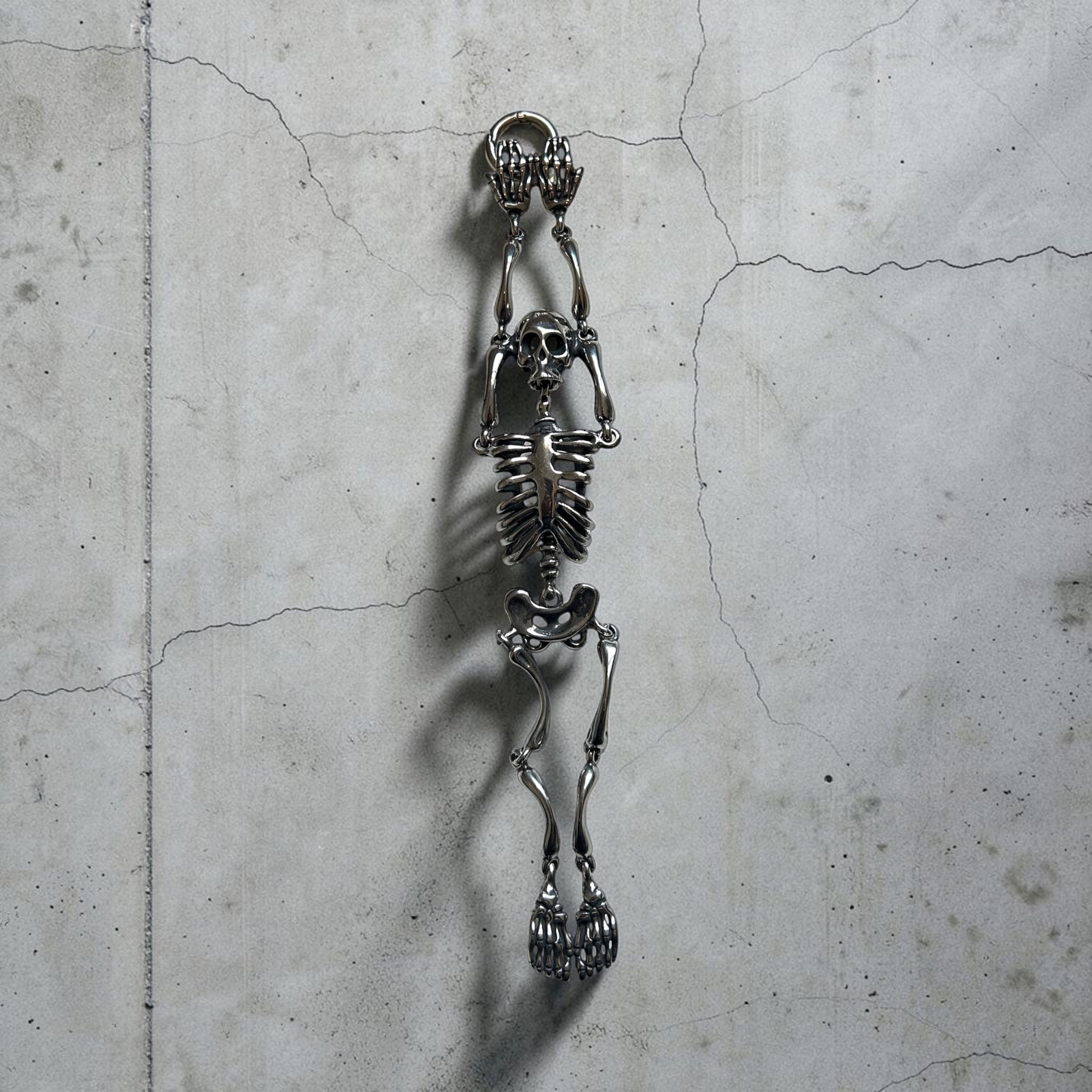 Skeleton Man Loop Chain